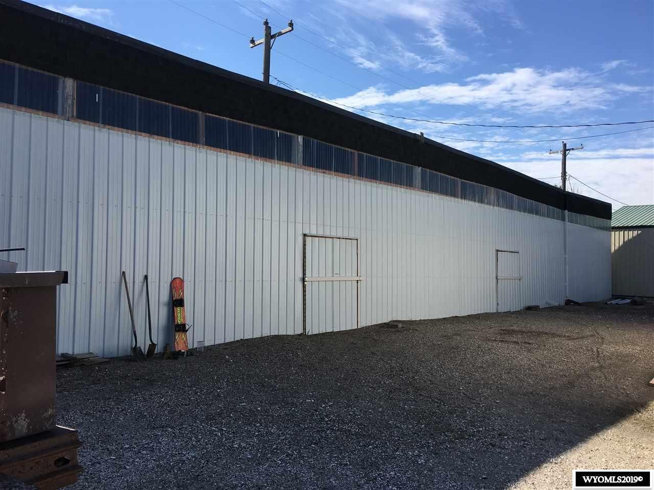 305 Lakeview Dr, Mills, WY 82604